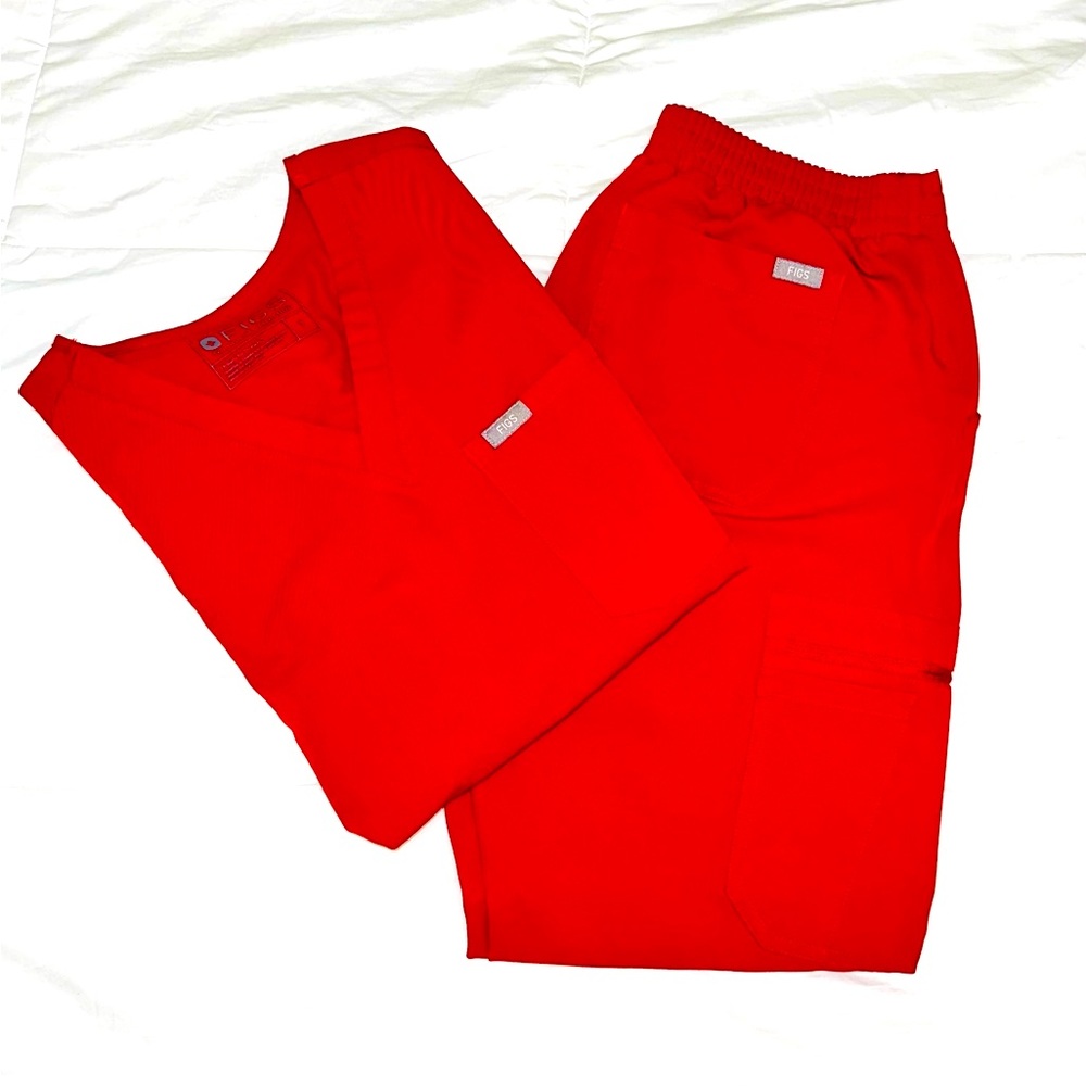 FIGS winning red scrub set small